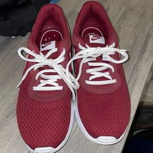 Nike tanjun size 9.5 women